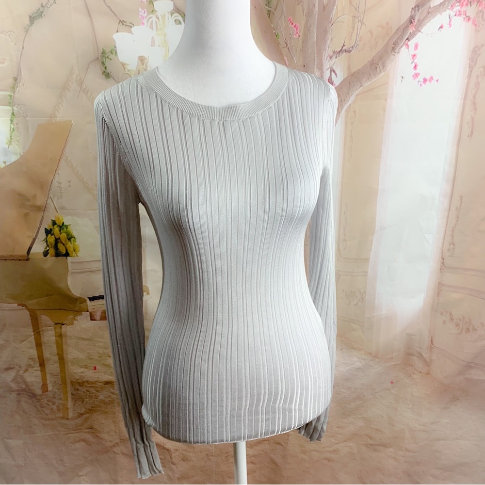 VINCE Ribbed Crew Silver Top - Picture 4 of 14